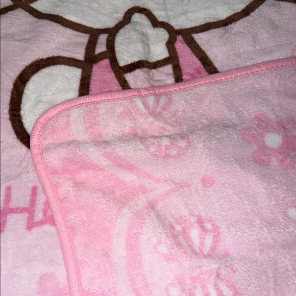 NWOT Beautiful Hello Kitty blanket 100cmX140cm - Picture 6 of 6
